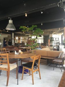 箕面　船場　カフェ　家具