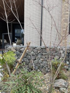 大阪府箕面市の外構会社「リーフ」設計スタッフの日常です。 この日は住宅展示場へ行きました。人気のグリ石も沢山使われています。