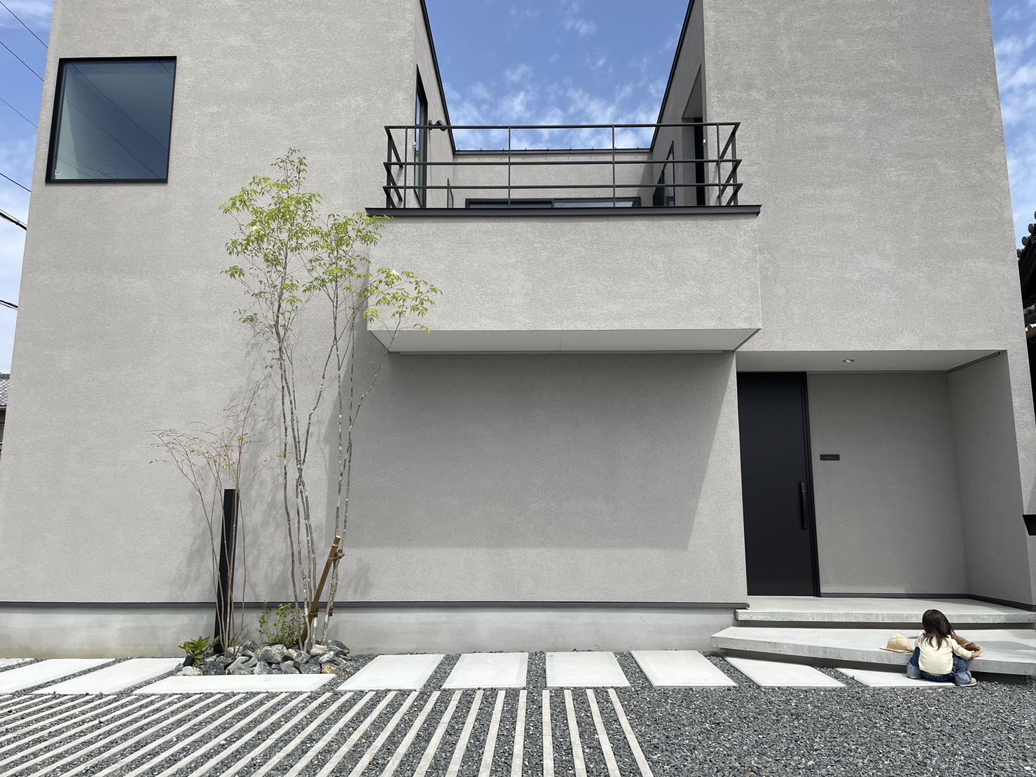 大阪府箕面市の外構会社「株式会社リーフ」のブログです。半年前に家を新築した設計STAFFの外構を紹介しています。